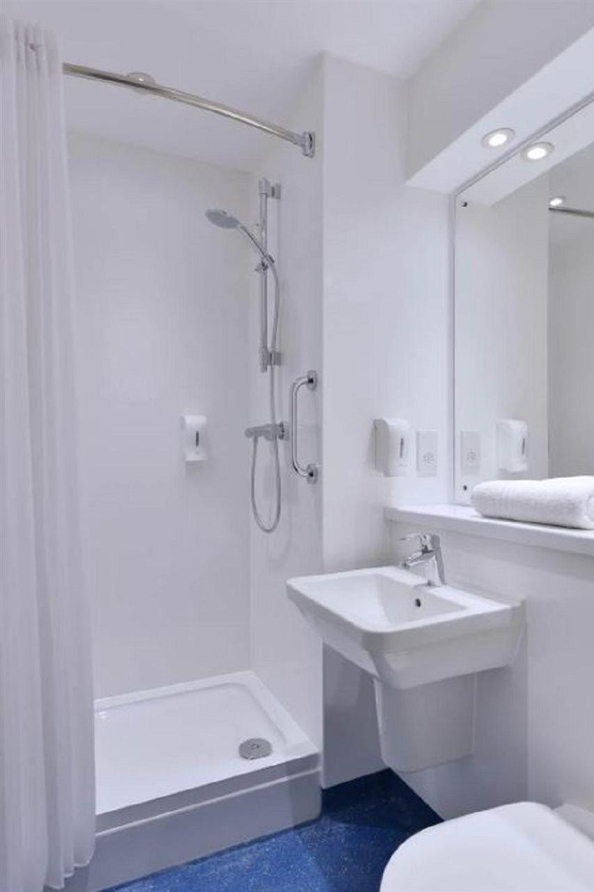 Travelodge Bedford Wyboston Экстерьер фото